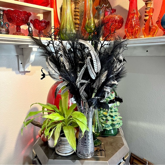 NEW! Creepy Black Bats With Branches And Feathers Floral Picks Spooky Halloween - Picture 6 of 8